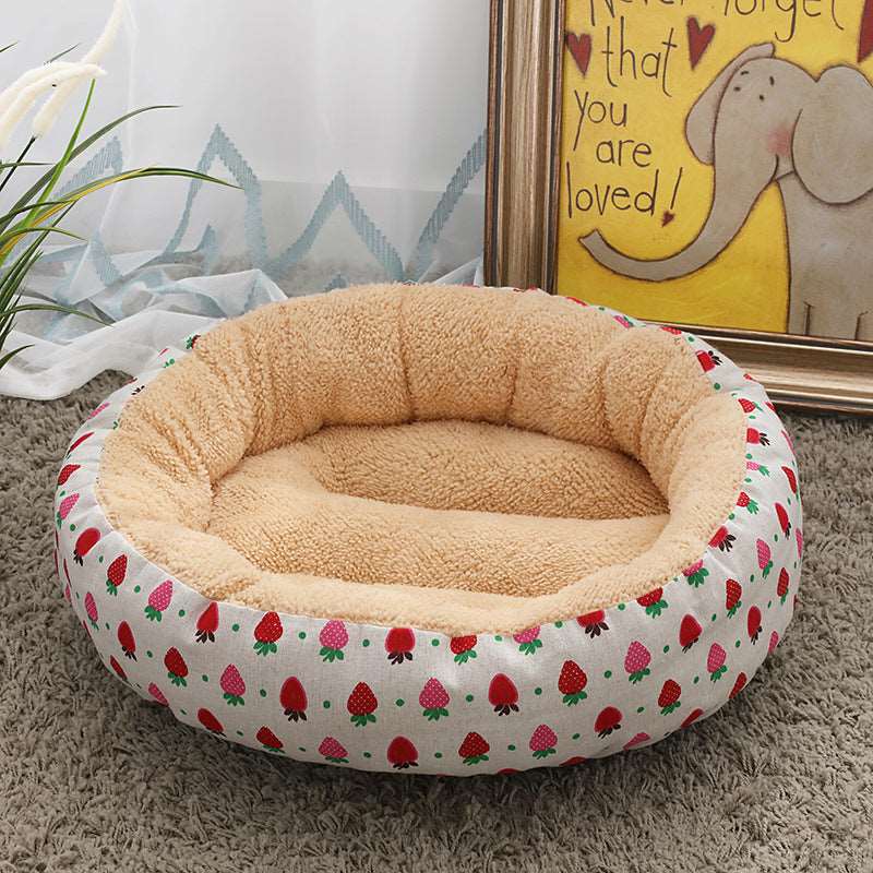 Hundebett weiss mit roten Erdbeeren Sticker