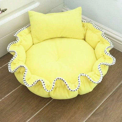 Blumenkatzenbett gelb im Zimmer
