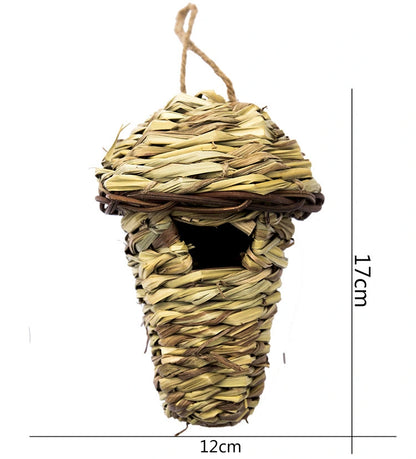 Kuppelvogelnest aus Stroh