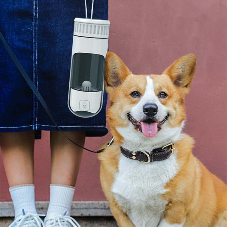 Transportable Futter und Trinkflasche