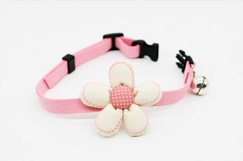 Katzenhalsband mit Blumen und Gloeckchenanhänger gelb