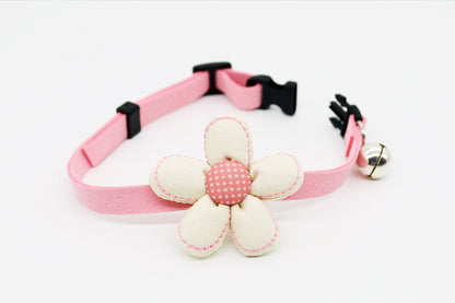 Katzenhalsband mit Blumen und Gloeckchenanhänger gelb