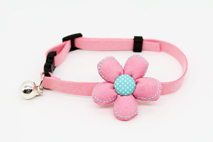 Katzenhalsband mit Blumen und Gloeckchenanhänger pink